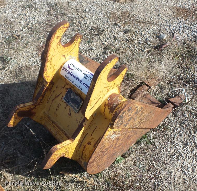 image for item L4464 John Deere excavator bucket