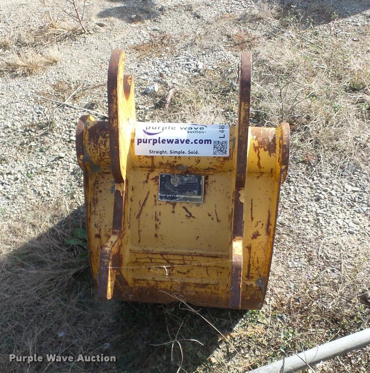 image for item L4464 John Deere excavator bucket
