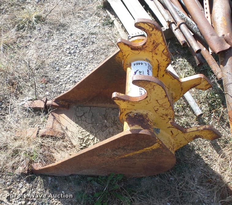 image for item L4464 John Deere excavator bucket