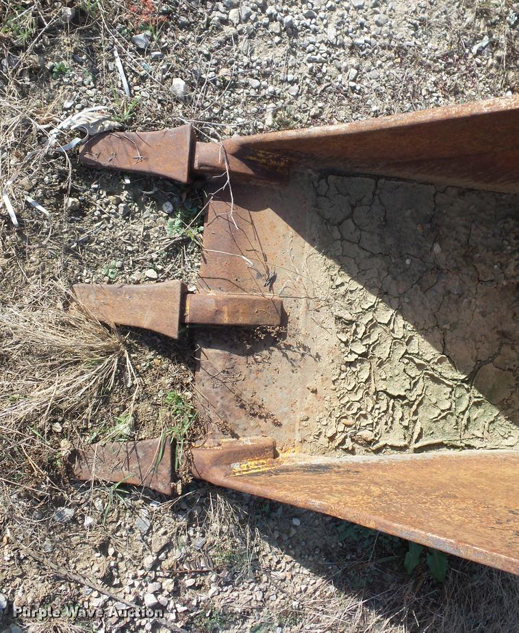 image for item L4464 John Deere excavator bucket
