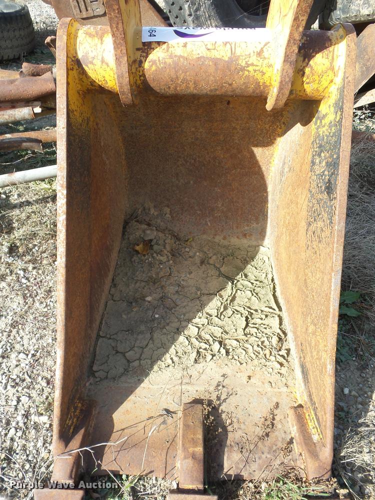 image for item L4464 John Deere excavator bucket