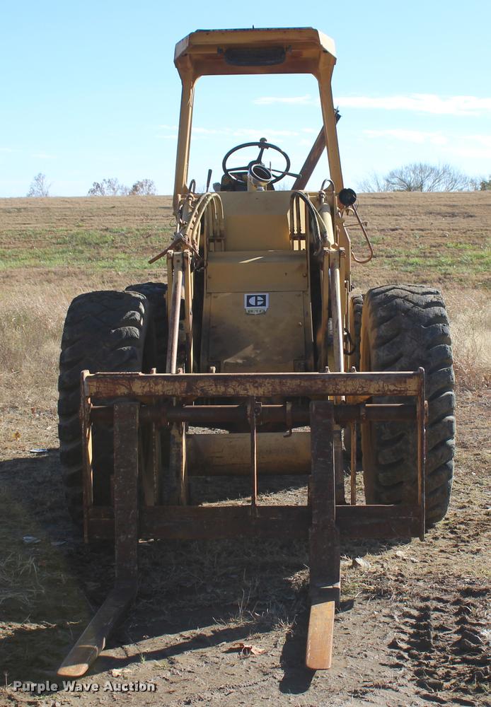 image for item L4923 1981 Caterpillar 910 wheel loader