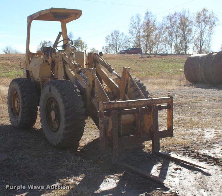 image for item L4923 1981 Caterpillar 910 wheel loader