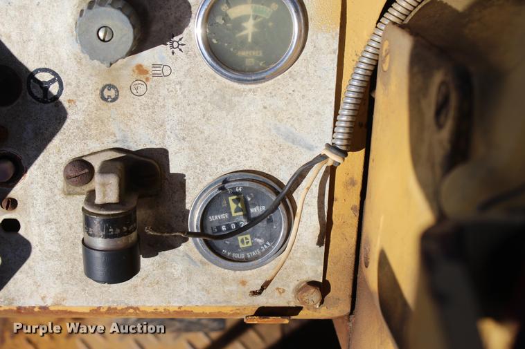 image for item L4923 1981 Caterpillar 910 wheel loader