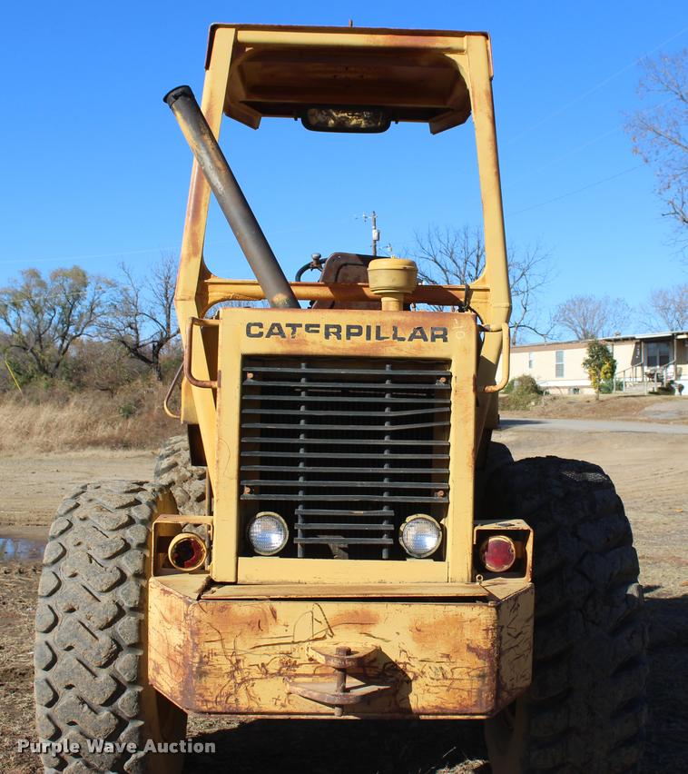 image for item L4923 1981 Caterpillar 910 wheel loader