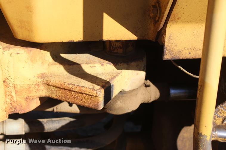 image for item L4923 1981 Caterpillar 910 wheel loader