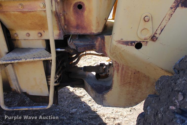 image for item L4923 1981 Caterpillar 910 wheel loader
