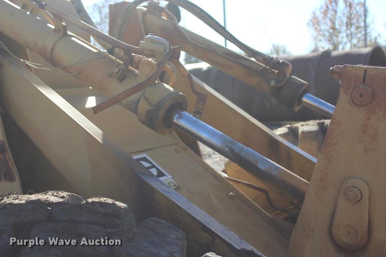 image for item L4923 1981 Caterpillar 910 wheel loader