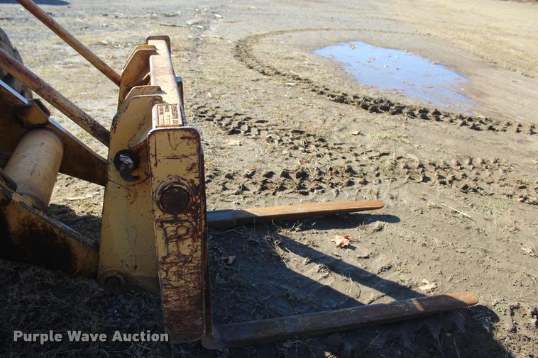 image for item L4923 1981 Caterpillar 910 wheel loader