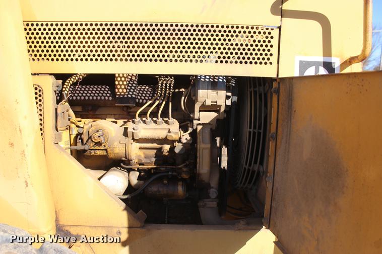 image for item L4923 1981 Caterpillar 910 wheel loader