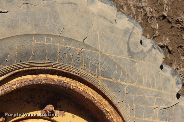 image for item L4923 1981 Caterpillar 910 wheel loader