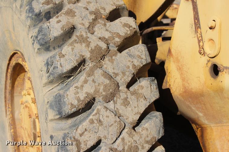image for item L4923 1981 Caterpillar 910 wheel loader