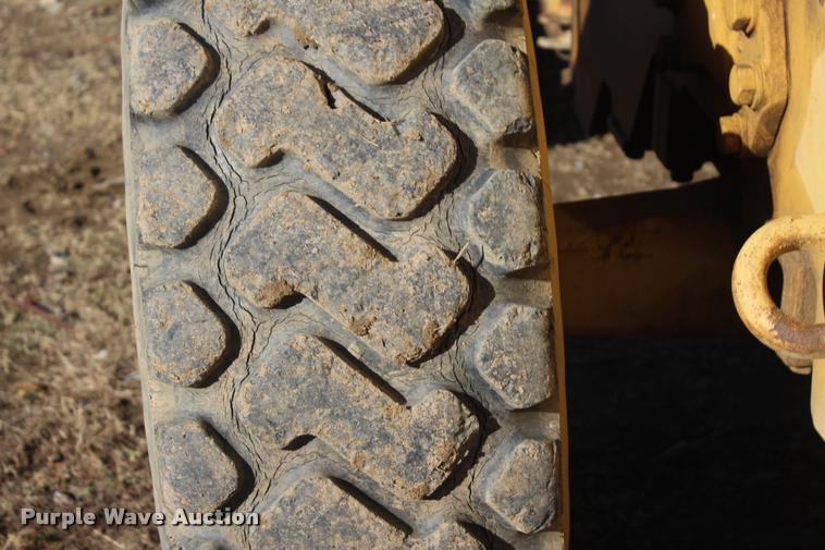image for item L4923 1981 Caterpillar 910 wheel loader