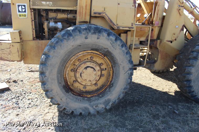 image for item L4923 1981 Caterpillar 910 wheel loader