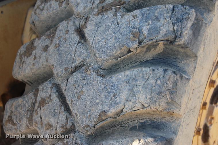 image for item L4923 1981 Caterpillar 910 wheel loader