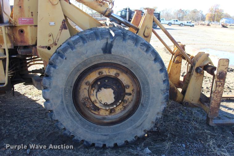image for item L4923 1981 Caterpillar 910 wheel loader
