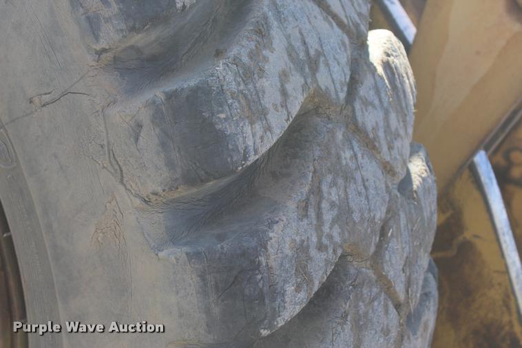 image for item L4923 1981 Caterpillar 910 wheel loader