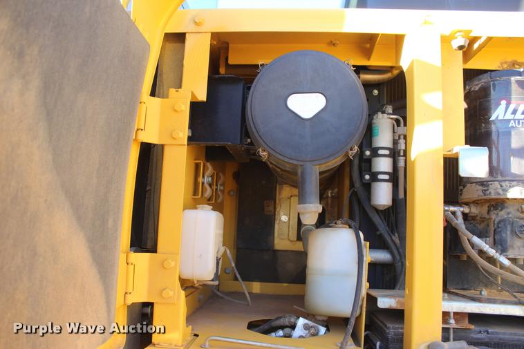 image for item L4925 2011 Kobelco SK260-9 excavator