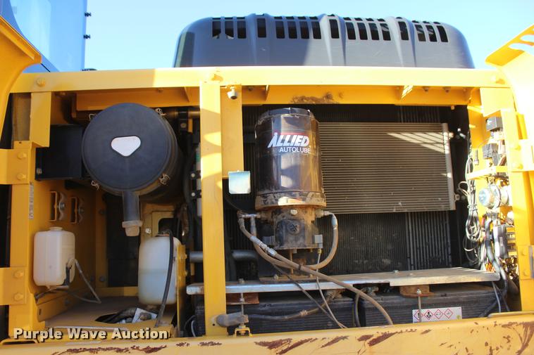 image for item L4925 2011 Kobelco SK260-9 excavator