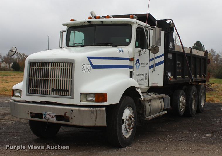 image for item L4934 1995 International 9200 dump truck
