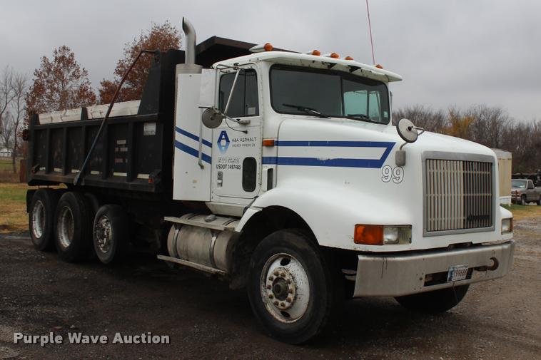 image for item L4934 1995 International 9200 dump truck