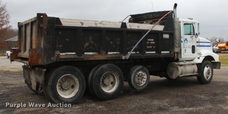 image for item L4934 1995 International 9200 dump truck