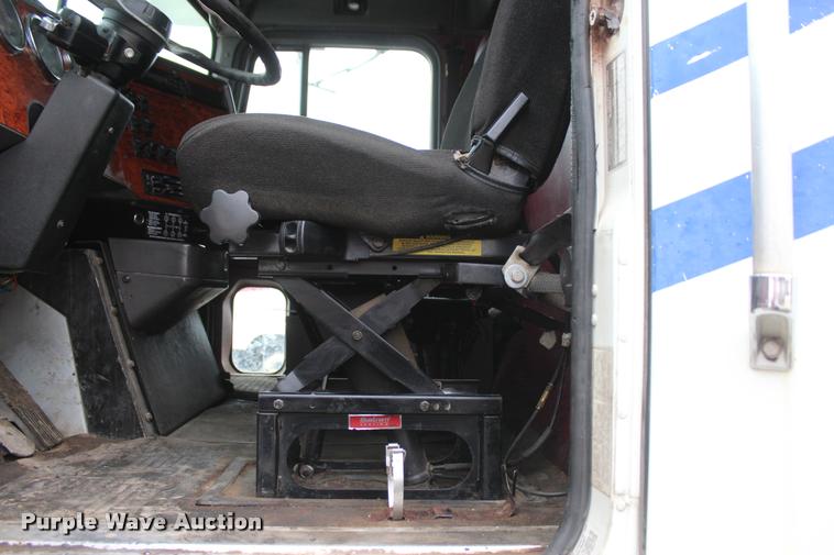 image for item L4934 1995 International 9200 dump truck