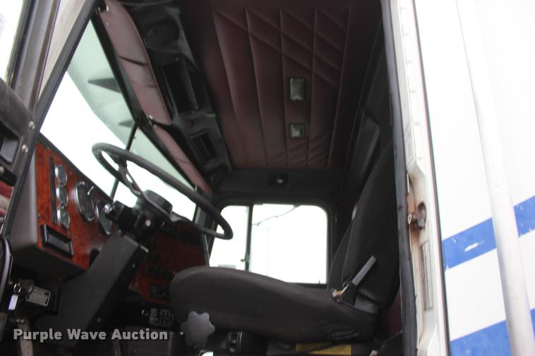 image for item L4934 1995 International 9200 dump truck