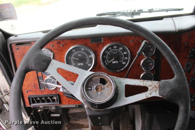 image for item L4934 1995 International 9200 dump truck