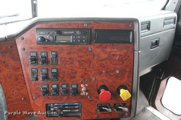 image for item L4934 1995 International 9200 dump truck