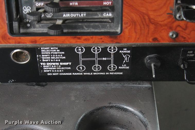 image for item L4934 1995 International 9200 dump truck