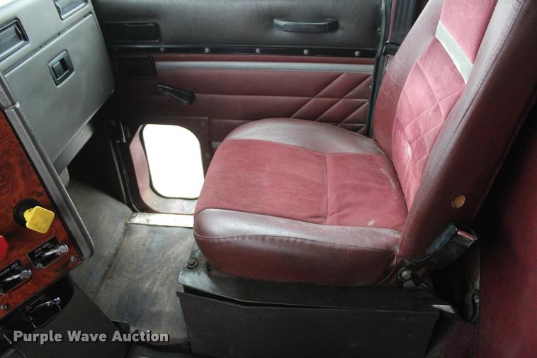 image for item L4934 1995 International 9200 dump truck