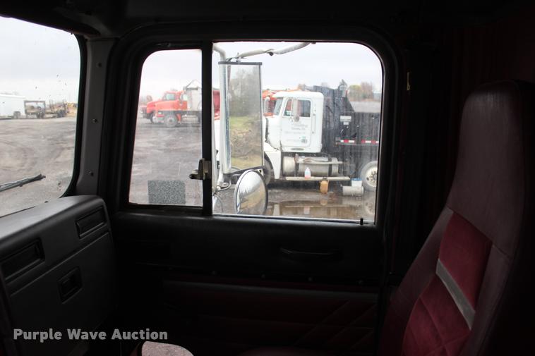 image for item L4934 1995 International 9200 dump truck
