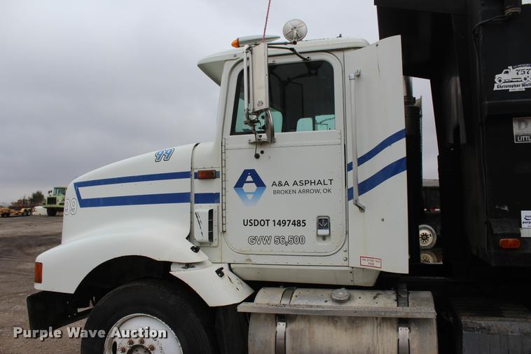 image for item L4934 1995 International 9200 dump truck