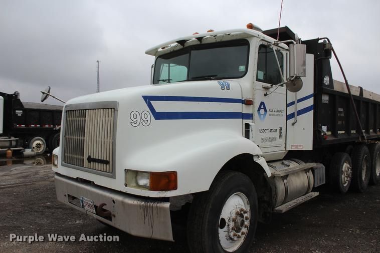 image for item L4934 1995 International 9200 dump truck