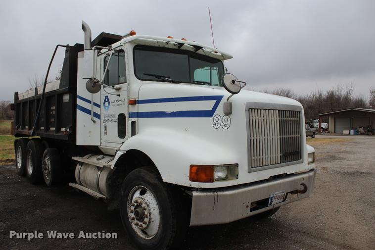 image for item L4934 1995 International 9200 dump truck