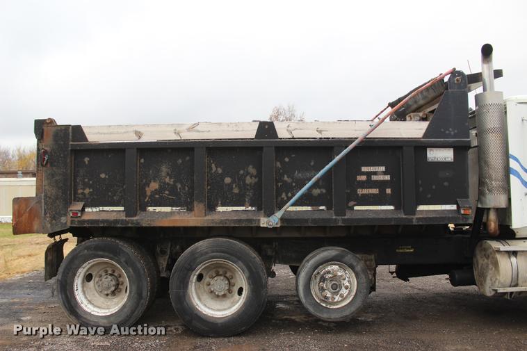 image for item L4934 1995 International 9200 dump truck