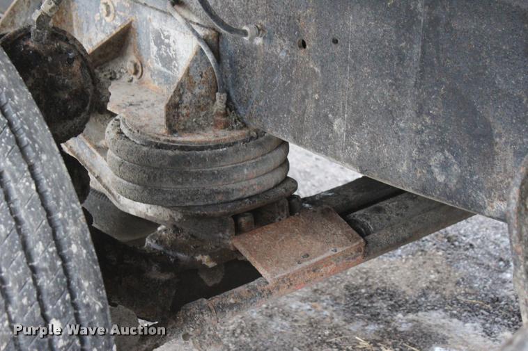 image for item L4934 1995 International 9200 dump truck