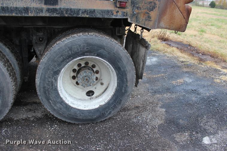 image for item L4934 1995 International 9200 dump truck