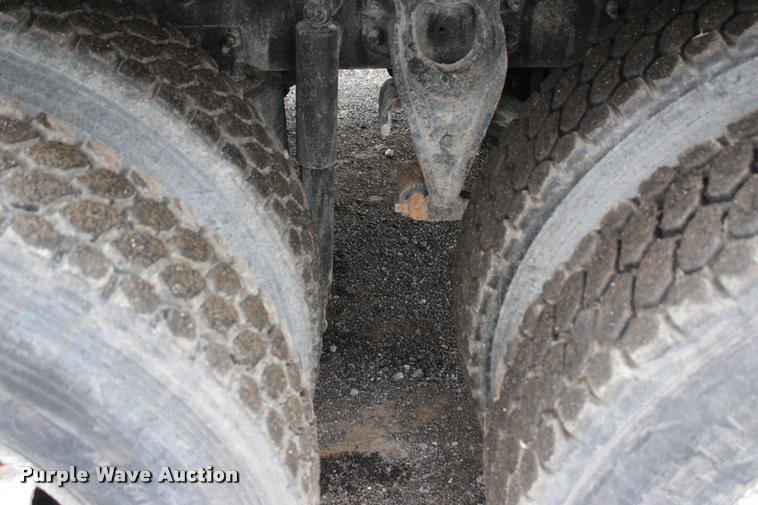 image for item L4934 1995 International 9200 dump truck