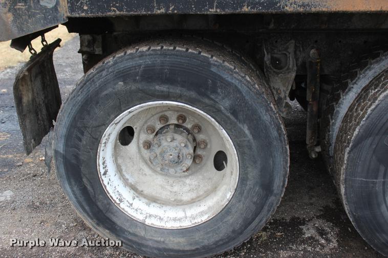 image for item L4934 1995 International 9200 dump truck