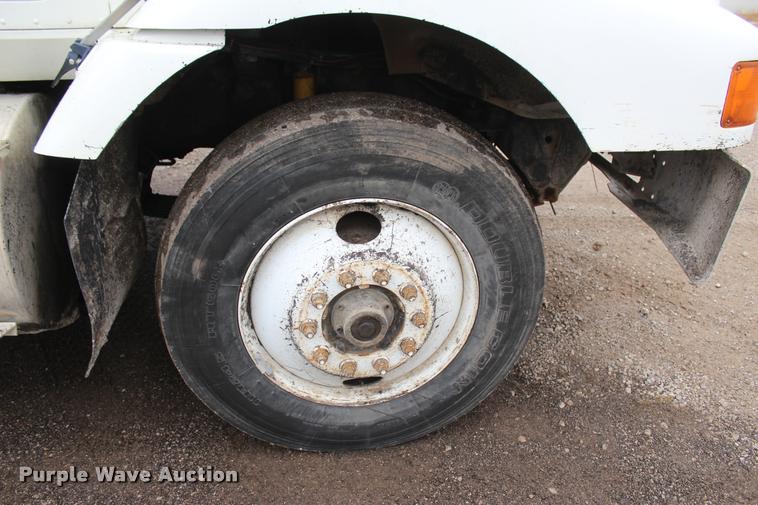 image for item L4934 1995 International 9200 dump truck