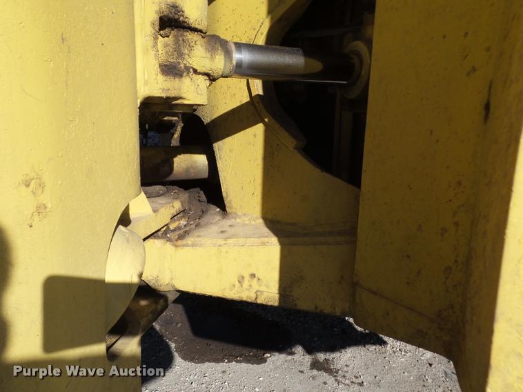 image for item L5535 1976 Caterpillar 980B wheel loader