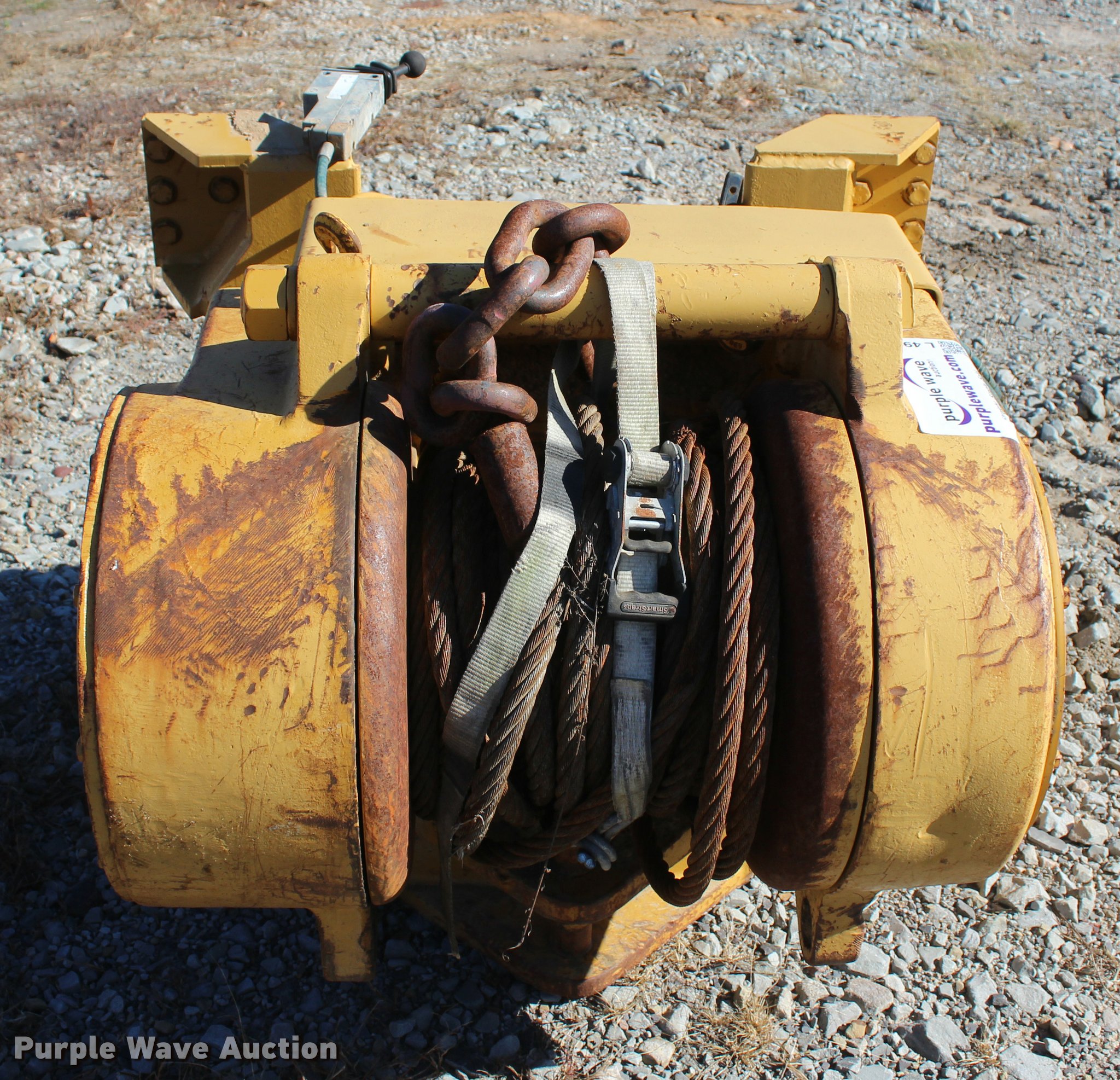 Dozer winch in Eufaula, OK Item L4928 sold Purple Wave