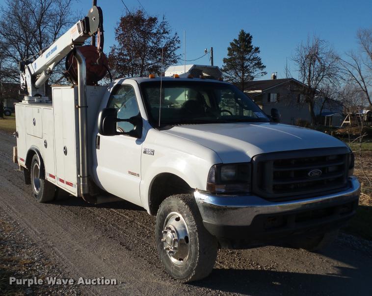 image for item L5533 2004 Ford F550 Super Duty service truck with crane