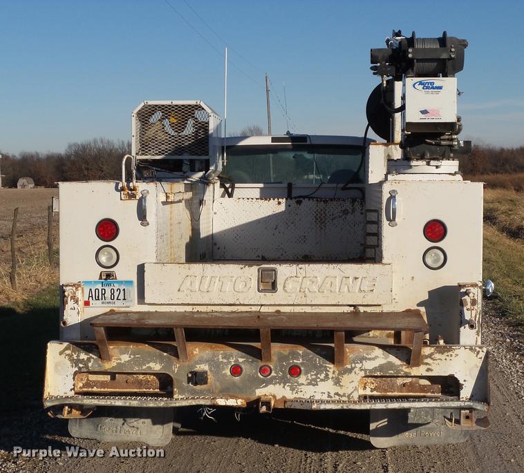 image for item L5533 2004 Ford F550 Super Duty service truck with crane