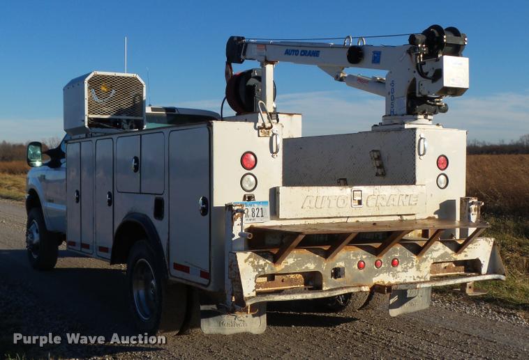 image for item L5533 2004 Ford F550 Super Duty service truck with crane