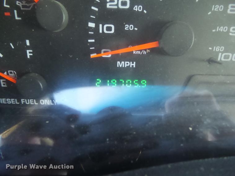 image for item L5533 2004 Ford F550 Super Duty service truck with crane