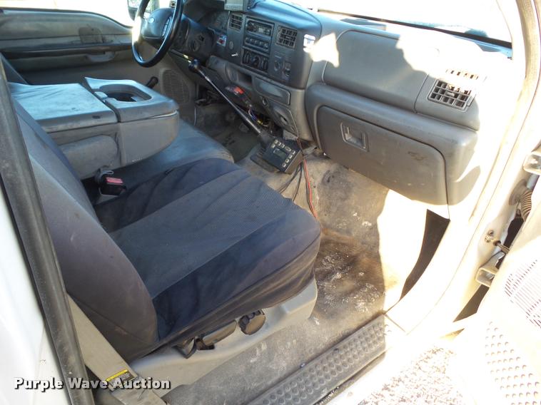 image for item L5533 2004 Ford F550 Super Duty service truck with crane