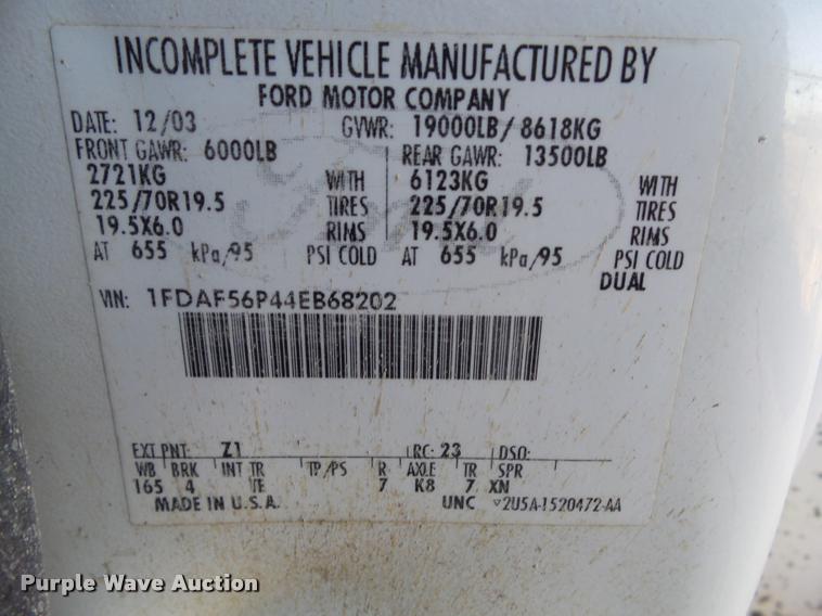 image for item L5533 2004 Ford F550 Super Duty service truck with crane